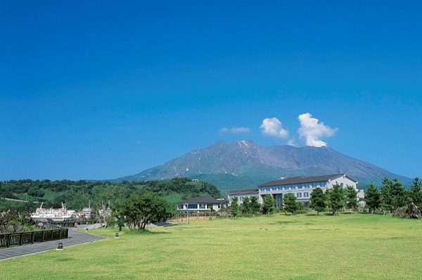 宿舎外観と桜島