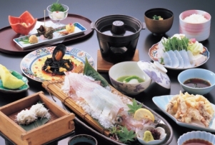 ヤリイカ活き造り付き会席料理