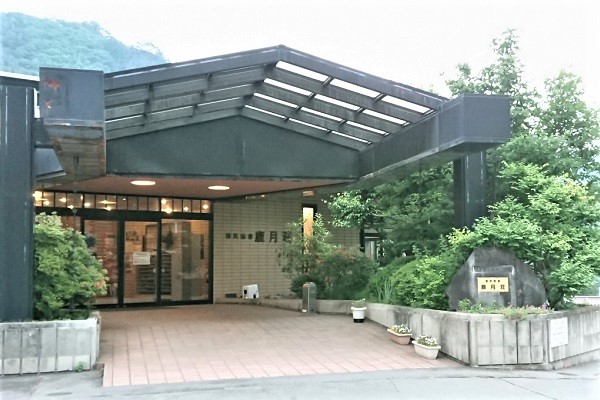 国民宿舎鹿月荘外観
