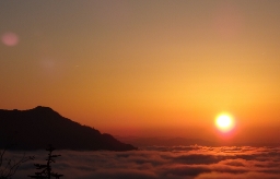 雲海に沈む夕日